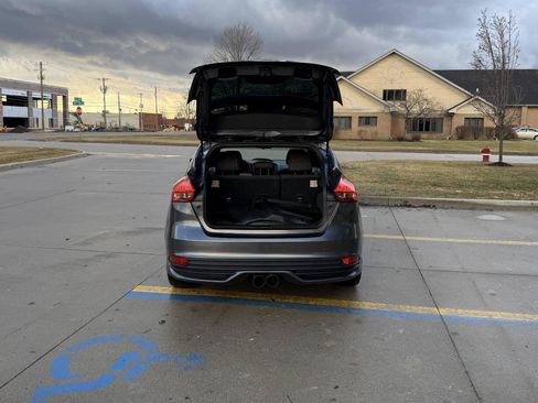 Used 2018 Ford Focus ST image 8