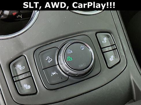 Used 2024 GMC Terrain SLT image 21