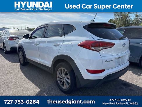 Used 2017 Hyundai Tucson SE image 2