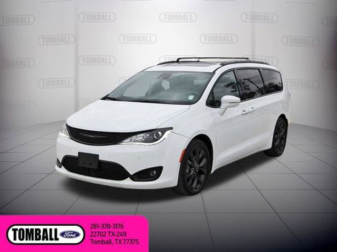 Used 2018 Chrysler Pacifica Limited w/ Advanced Safetytec Group image 3