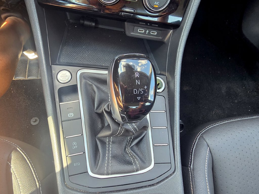 Used 2024 Volkswagen Jetta SE FWD image 32