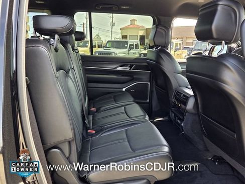 Used 2024 Jeep Wagoneer Series II w/ Flexible Seating Group image 17