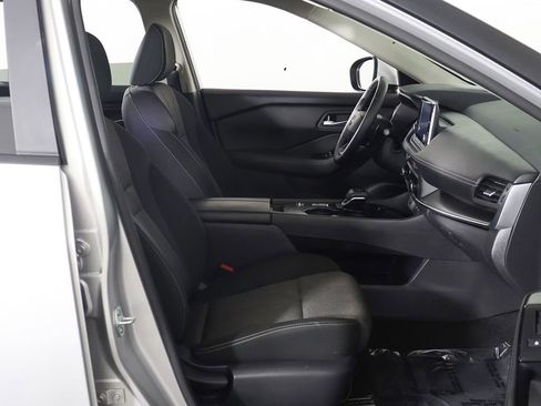 Used 2025 Nissan Rogue SV FWD image 23
