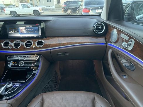 Used 2017 Mercedes-Benz E 300 4MATIC image 27