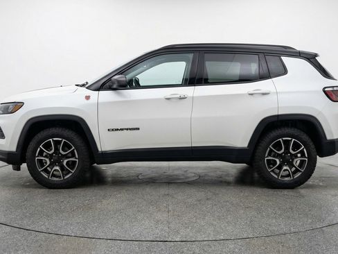 Used 2025 Jeep Compass Trailhawk AWD/4WD image 5