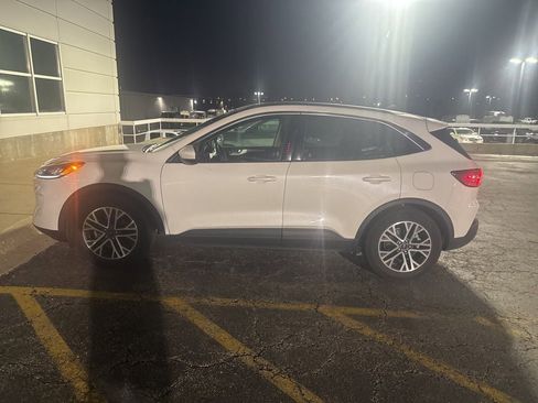 Used 2020 Ford Escape SEL image 4