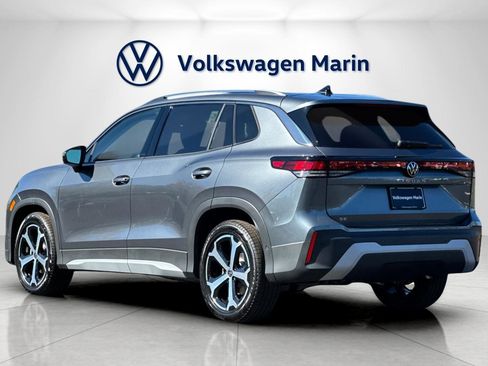 New 2025 Volkswagen Tiguan SE image 3