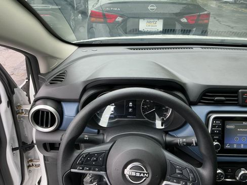 Used 2025 Nissan Versa SV FWD image 29