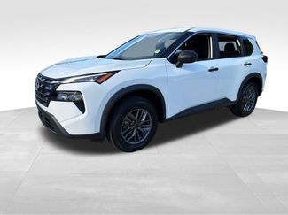 Used 2024 Nissan Rogue S FWD video 3