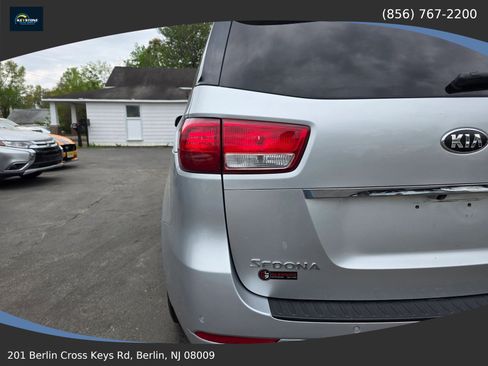 Used 2016 Kia Sedona LX w/ LX Convenience Package FWD image 11