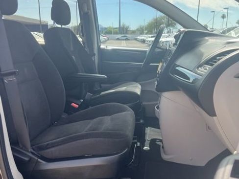 Used 2018 Dodge Grand Caravan SE w/ UConnect Hands-Free Group FWD image 32