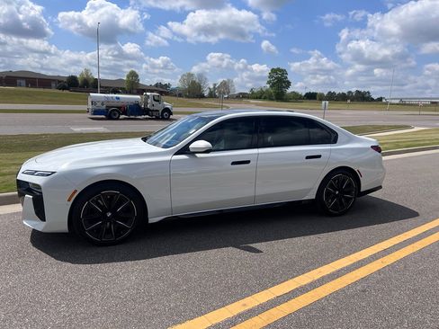 Used 2025 BMW 740i RWD image 7