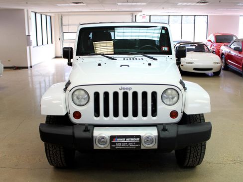 Used 2013 Jeep Wrangler Unlimited Sahara w/ Connectivity Group image 13