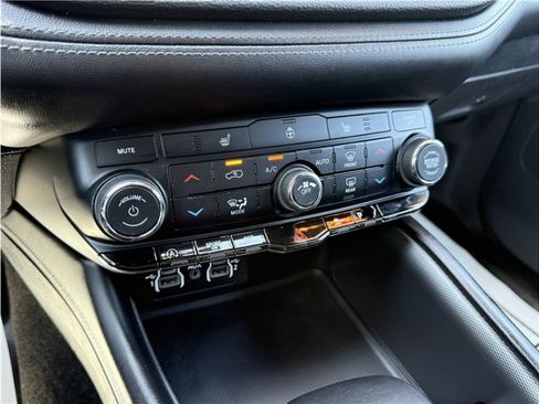 Used 2022 Dodge Durango GT AWD/4WD image 48