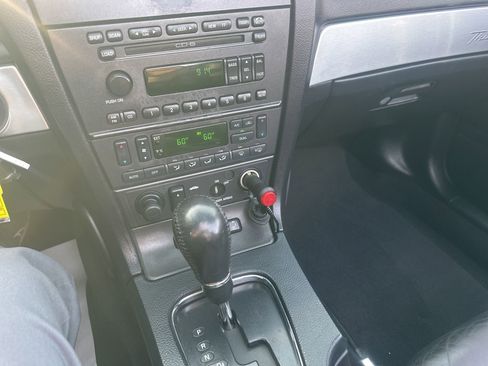 Used 2003 Ford Thunderbird image 18