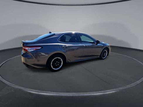 Used 2019 Toyota Camry LE FWD image 8