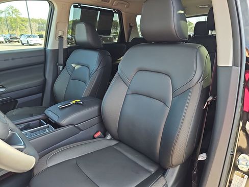 Used 2025 Nissan Pathfinder SL w/ SL Premium Package image 19