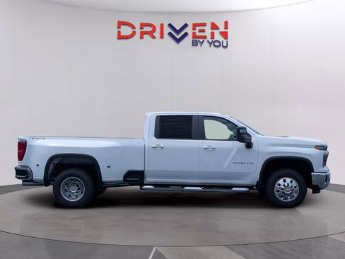 New 2026 Chevrolet Silverado 3500 LT w/ All Star Edition AWD/4WD image 6
