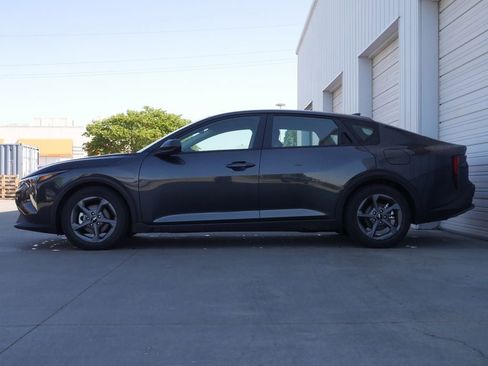 Used 2025 Kia K4 FWD image 5