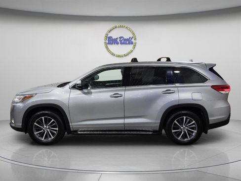 Used 2018 Toyota Highlander XLE AWD/4WD image 3