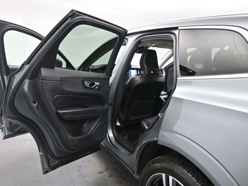 Used 2020 Volvo XC60 T5 Momentum w/ Protection Package Premier image 22