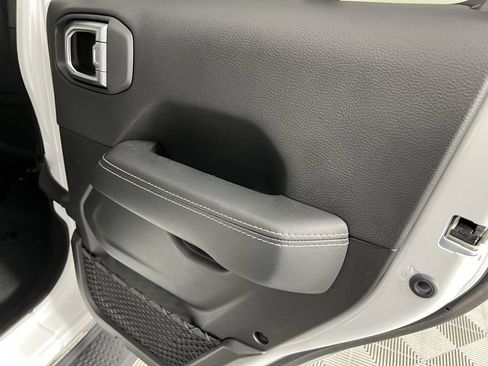 Used 2022 Jeep Wrangler Unlimited Sahara image 31