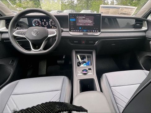 New 2026 Volkswagen Tiguan SE AWD/4WD image 11