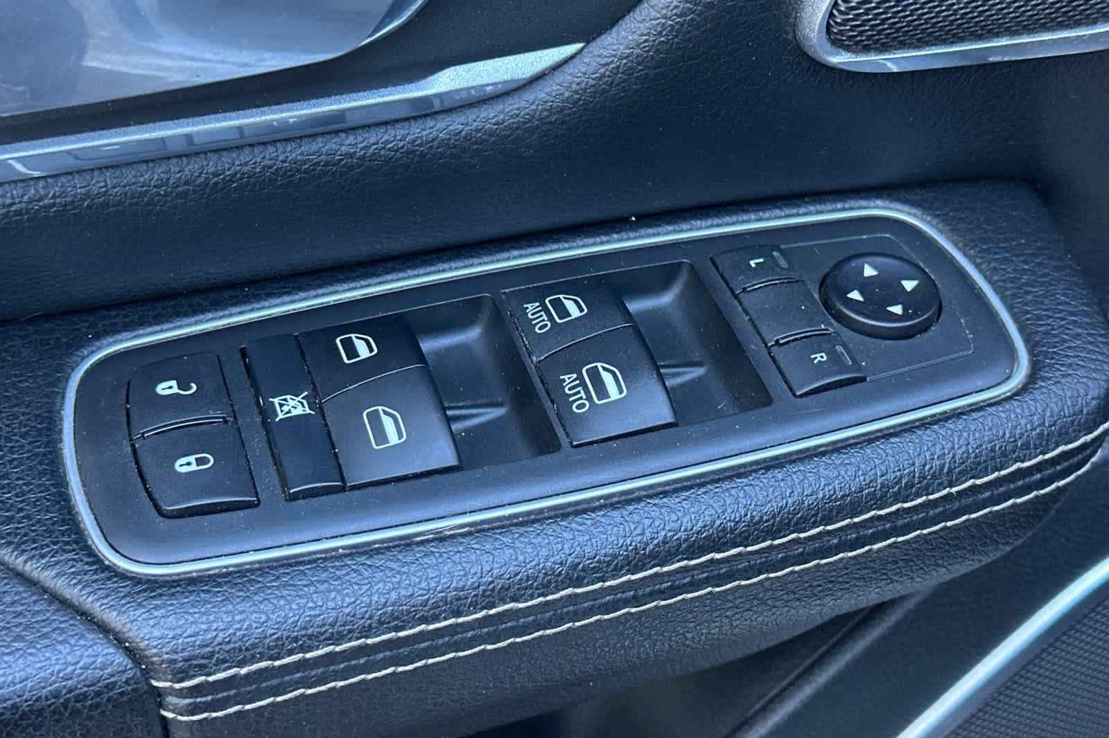 Used 2020 RAM 1500 Laramie AWD/4WD image 13