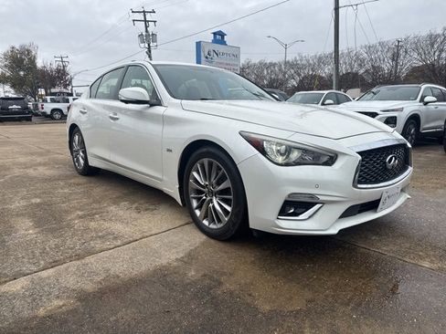 Used 2018 INFINITI Q50 Luxe w/ Essential Package (3.0T Luxe) image 3