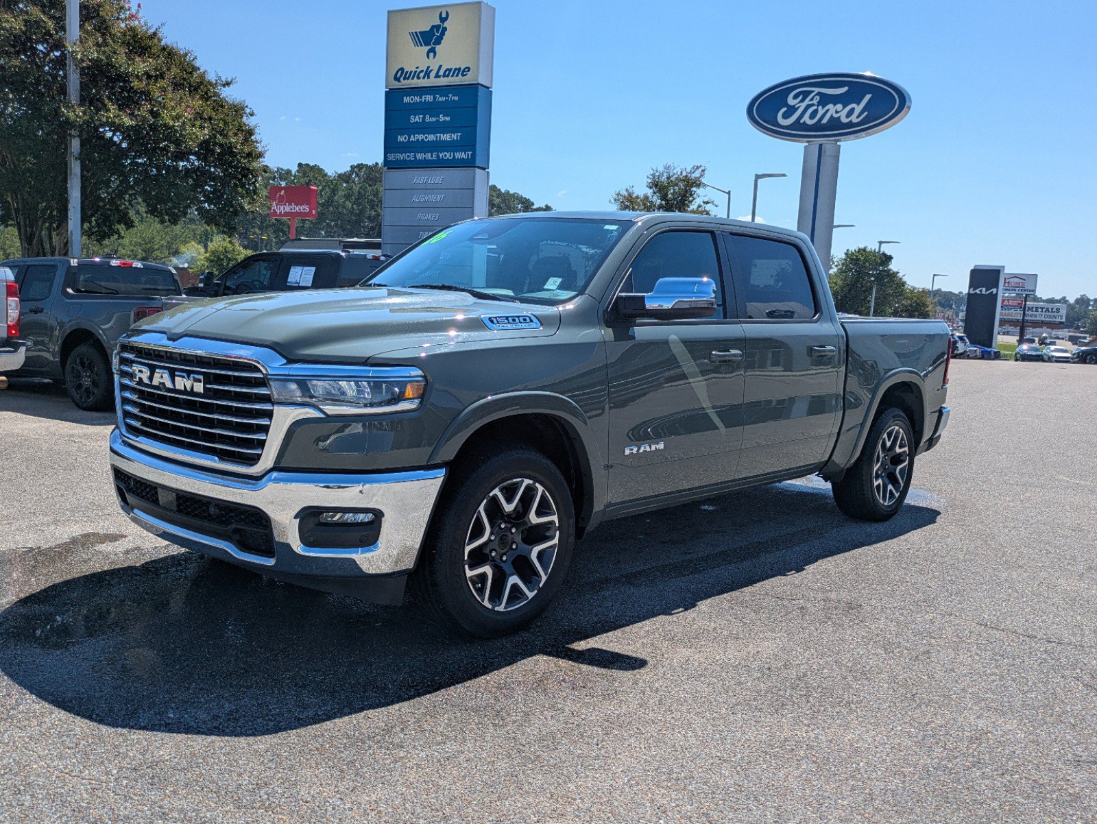 Used 2026 RAM 1500 Laramie AWD/4WD image 3