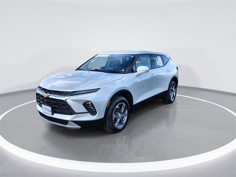 Used 2023 Chevrolet Blazer LT image 4