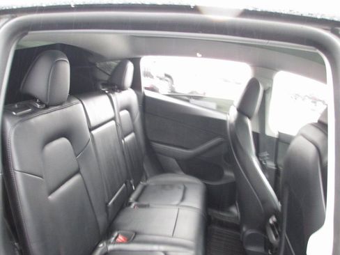 Used 2022 Tesla Model Y Performance image 18