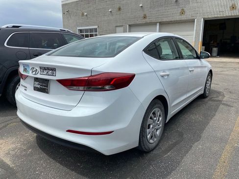 Used 2018 Hyundai Elantra SE FWD image 4