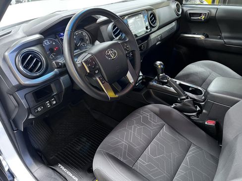 Used 2017 Toyota Tacoma TRD Sport w/ Tow Package (A/T) image 14