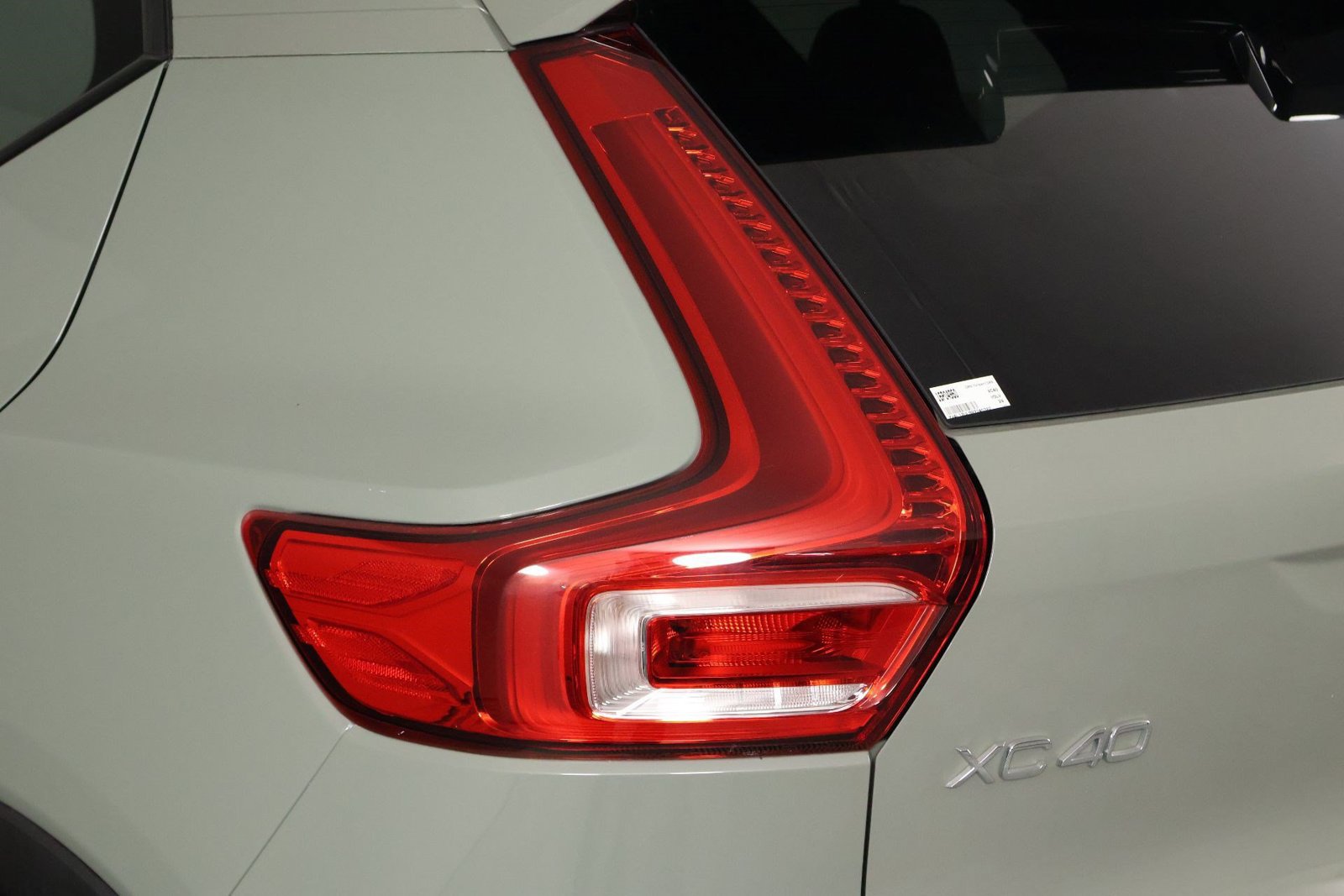 Used 2024 Volvo XC40 B5 Plus w/ Protection Package Premier AWD/4WD image 18