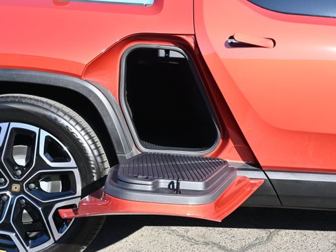 Used 2025 Rivian R1T Adventure image 19