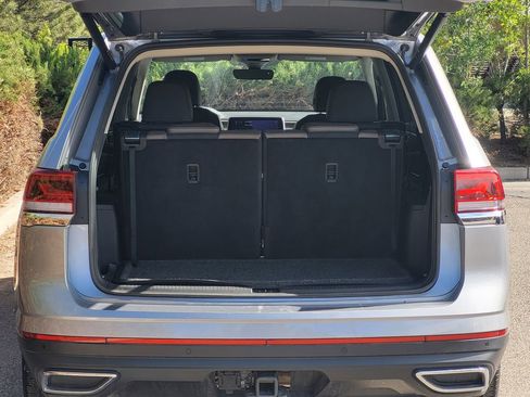 Used 2025 Volkswagen Atlas SEL AWD/4WD image 32