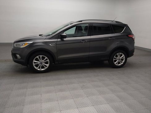 Used 2017 Ford Escape SE w/ Equipment Group 201A image 2