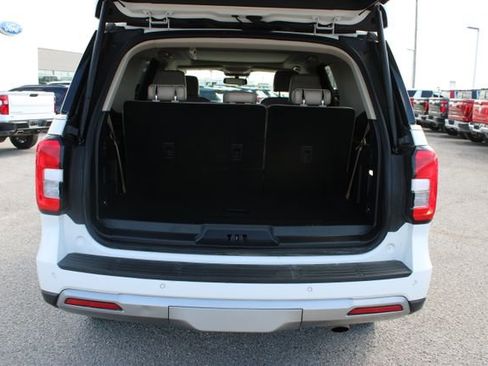 Used 2024 Ford Expedition XLT RWD image 7