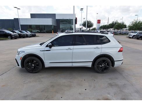 Used 2024 Volkswagen Tiguan SE R-Line image 3