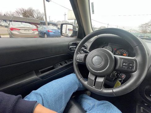 Used 2016 Jeep Patriot High Altitude image 18