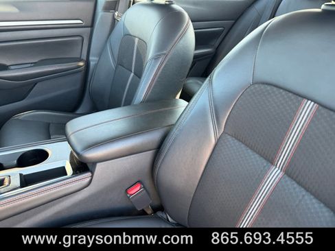 Used 2024 Nissan Altima 2.5 SR FWD image 12