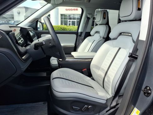 Used 2024 Rivian R1S Adventure AWD/4WD image 17