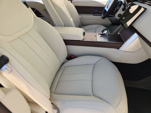 New 2026 Land Rover Range Rover Long Wheelbase SE image 10