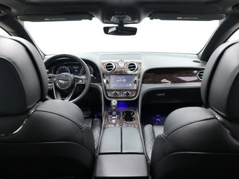 Used 2020 Bentley Bentayga Plug-In Hybrid AWD/4WD image 26