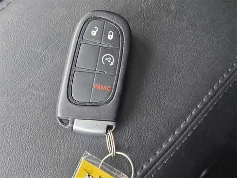 Used 2020 Jeep Cherokee Latitude Plus image 22