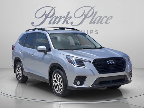 Used 2023 Subaru Forester Premium AWD/4WD image 4