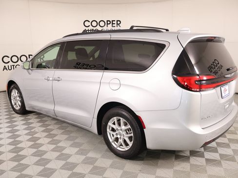 Used 2022 Chrysler Pacifica Touring-L FWD image 23