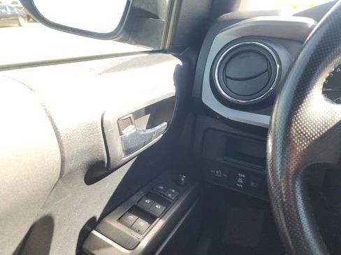 Used 2019 Toyota Tacoma TRD Off-Road w/ Technology Package image 36