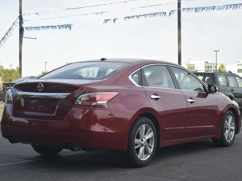 Used 2015 Nissan Altima 2.5 SV w/ Convenience Package FWD image 3